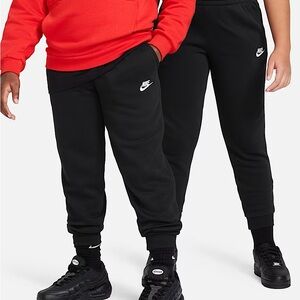 NWT Nike Sportswear Club Fleece joggers